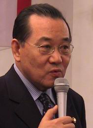 길자연 대표회장이 기자들의 질문에 답하고 있다.