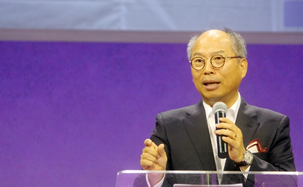 김병삼 목사가 강의하고 있다.