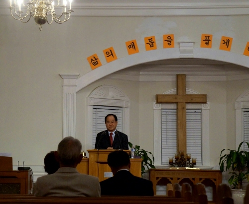 말씀을 전하는 서서울중앙교회 한영훈 목사