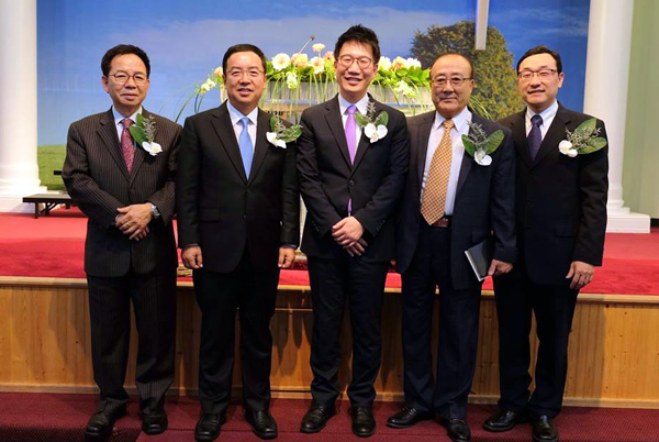 왼쪽부터 권혁부 원로 목사, 시애틀 형제교회 권 준 목사, 안광진 목사, 박종원 원로 목사, 벨뷰은혜장로교회 안정호 목사