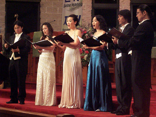 뉴욕 솔로이스트 앙상블은 최근 뉴욕성결교회에서 주최한 디아스코라 콘서트에서 아름다운 음악을 들려줬다.