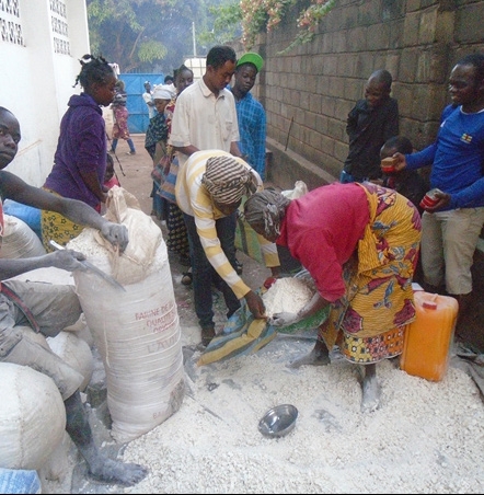 오픈도어에서 식량지원을 받는 그리스도인들. ⓒ오픈도어