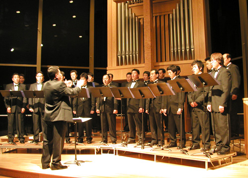 열정적으로 찬양하는 기독남성합창단