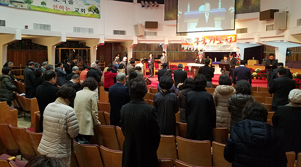 뉴저지교협이 12일 나라와 민족을 위한 국국기도회를 뉴저지연합감리교회에서 개최하고 대한민국의 안정을 위해 뜨겁게 기도했다.