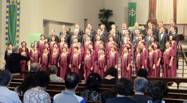 남가주한인합창단의 연주 모습