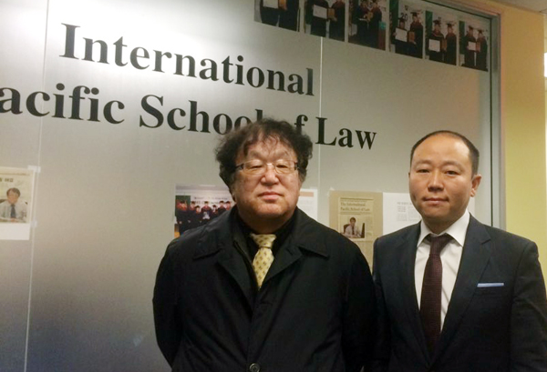 사진 왼쪽이 하워드 리 총장