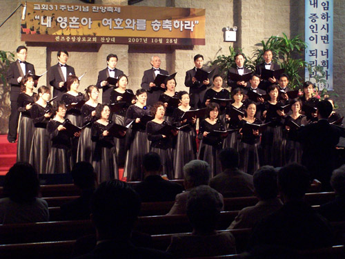 퀸즈중앙장로교회 찬양대 주최 찬양발표회가 28일 열렸다.