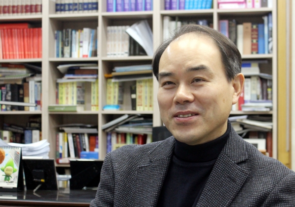 이 목사는 히브리서 읽기를 위한 추천도서로 “목사님들의 경우 윌리엄 레인의 ‘WBC 주석’이 자세하게 잘 다루고 있고, 최근 나온 토머스 슈라이너의 책도 추천사를 썼는데 도움이 많이 되실 것”이라며 “성도님들에게는 IVP에서 나온 레이먼드 브라운의 <히브리서 강해: 만유 위의 그리스도>를 추천한다”고 말했다. ⓒ이대웅 기자