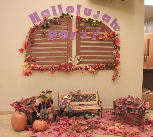 입구에 꾸며진 '할렐루야 파티' 장식
