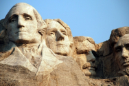 미국 러쉬모어 산에 조각된 역대 대통령의 얼굴. (왼쪽부터 순서대로) 조지 워싱턴, 토머스 제퍼슨, 테오도어 루스벨트, 아브라함 링컨. ⓒPixabay.com