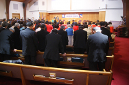 뉴저지교협이 22일 오후5시 뉴저지한소망교회에서 신년감사예배 및 하례만찬식을 개최했다. 참석한 목회자들과 성도들이 기도하고 있다.