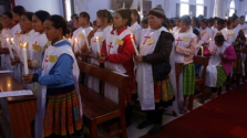 세례받고 있는 베트남 기독교인들(사진은 기사 내용과 무관) ⓒCNS