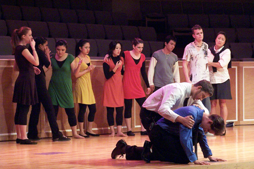 뉴웨이브 투어팀이 꾸민 현대판 돌아온 탕자 이야기.