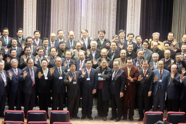 총회 후 기념촬영을 하고 있다. ⓒ이대웅 기자