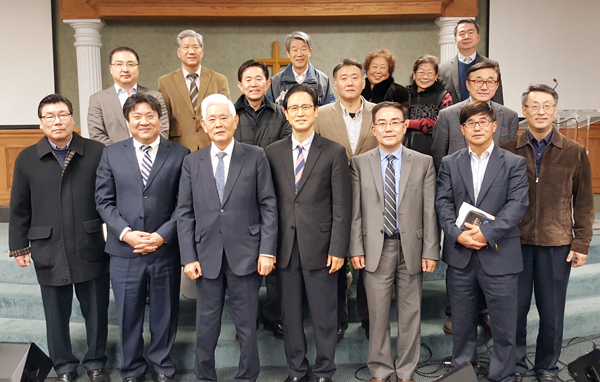 사우스베이한인목사회(회장 윤목 목사)가 2월 기도회를 지난 8일 토랜스선한목자교회(김현수 목사)에서 개최했다.