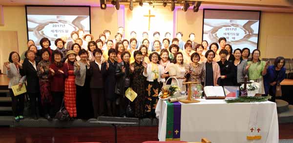 세계기도일예배를 마친 후 참석자들이 기념촬영했다.