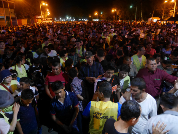 KPCA 뉴욕노회 소속 교회들이 연합해 진행하고 있는 마사야전도대회가 3년만인 2017년 2월25일부터 26일까지 마사야 현지에서 진행됐다. 사진은 2017년 마사야전도대회에 참석한 현지인들.