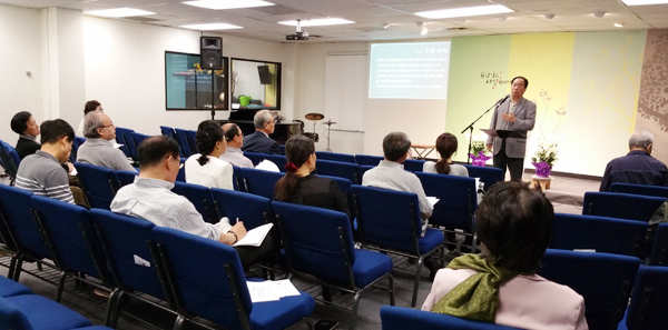 김용훈 원장이 기독 한의사들을 대상으로 보수교육을 실시하고 있다. 