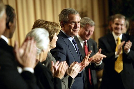 부시 대통령이 5일 백악관서 열린 국가조찬기도회에 참석했다./로이터뉴시스