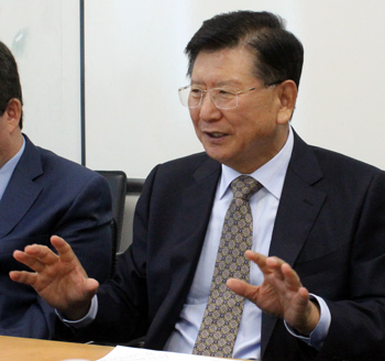 지난 24일 열린 기자회견에서 김영길 목사가 행사를 설명하고 있다.