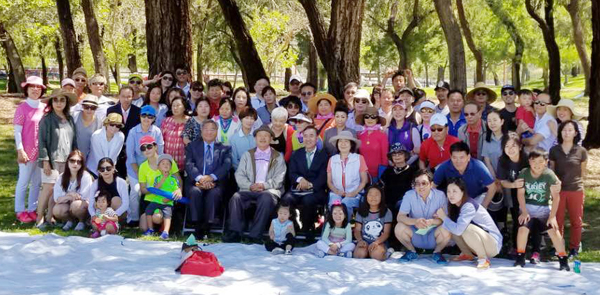남가주벧엘교회가 야외예배를 드리며 성도들의 친목을 다졌다.
