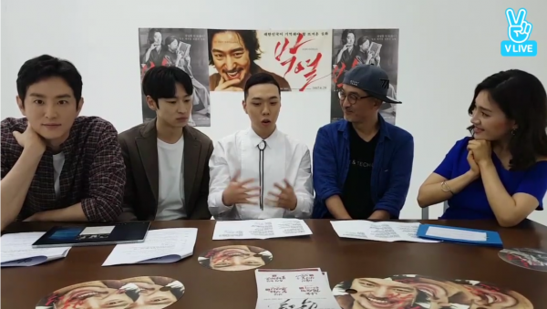 ▲브이앱라이브에 출연한 비와이. ⓒ영상 캡쳐