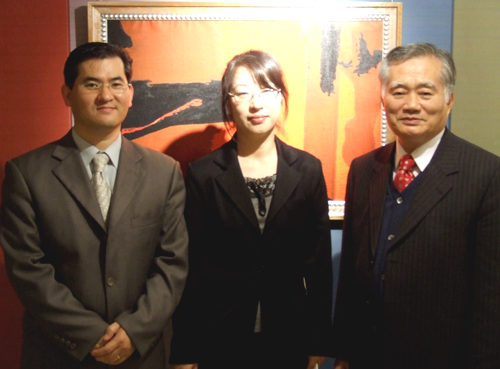 CONgallery 대표 유태웅 전도사, 미술작가 애니리, CONgallery 지도위원장 안창의 목사.  