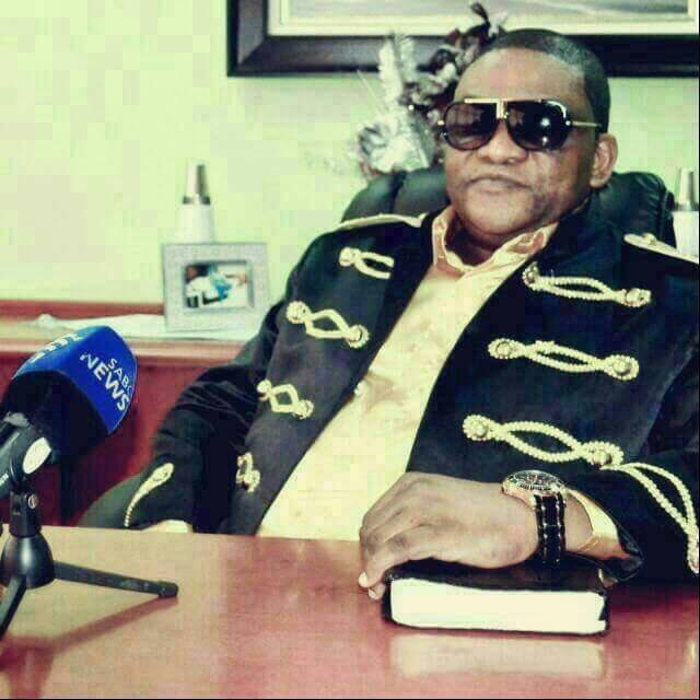 팀 오모토소 목사