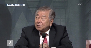 ▲미국을 방문한 문정인 통일외교안보 대통령특보가 16일(현지시간) 워싱턴DC 우드로윌슨센터에서 열린 제5차 한미대화 행사에서 오찬 연설을 하고 있다. ©KBS 보도화면 캡처