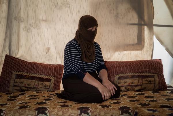 ▲IS 대원이 자신의 페이스북에 올린 성노예 여성의 모습. ⓒ영국 크리스천투데이