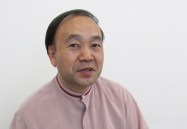 ▲2세 때 소아마비로 지체장애 3급이며, 기관지확장증으로 사형선고까지 받은 서샬롬 선교사는 사선을 오가는 투병생활을 하다 약이 아닌 하나님의 말씀을 치유받았다. 노래하면 죽는다는 의사의 말에도 하나님이 주신 맑은 목소리로 찬양을 그치지 않는다. 지금 그는 필리핀에서 29년째 그처럼 아픈 이들의 사정을 헤아리고 위로하며 주님의 사랑을 전하고 있다. ⓒ이지희 기자