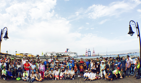 오픈청지기재단이 마련한 ‘사랑의 크루즈’에 참가한 이들