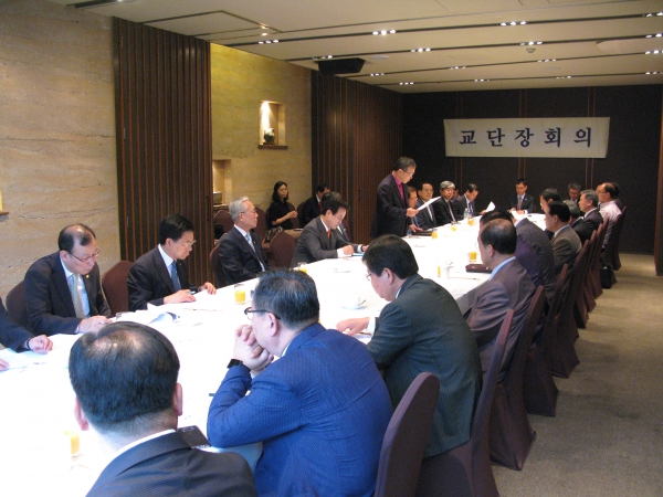 24일 오전 팔레스호텔에서 교단장회의가 개최됐다. 이 자리에는 반동성애 운동가 김승규 장로와 길원평 교수가 참석, 최근 진행되고 있는 '동성애 동성혼 개헌' 관련 내용을 전달하고, 교단장들의 경각심을 불러 일으켰다. ©박용국 기자