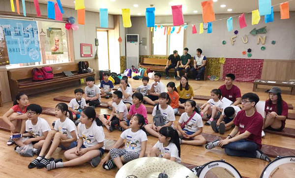 할렐루야한인교회 EM이 한국에서 영어 VBS를 진행하고 있다.