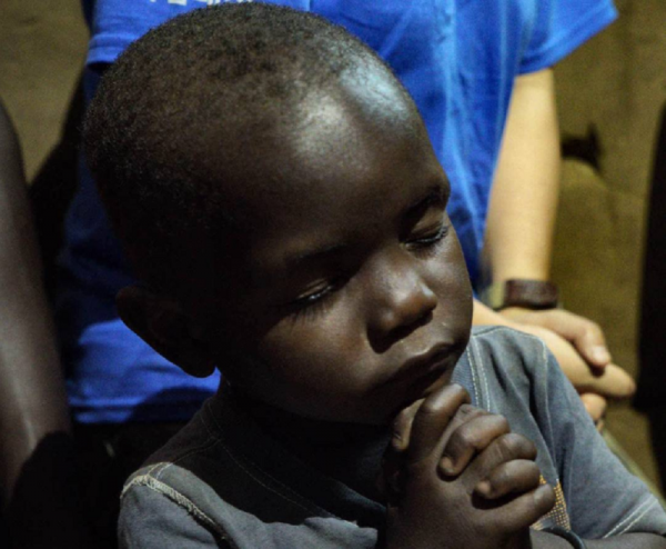 ▲송은이가 "가장 아름다운 손은 기도하는 손"이라며 올린 사진. ⓒ송은이