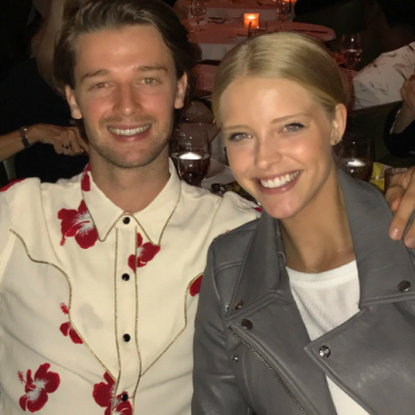 ▲패트릭 슈워제네거와 여자친구 애비 챔피온이 트위터에 올린 사진. ⓒ패트릭 슈워제네거 트위터