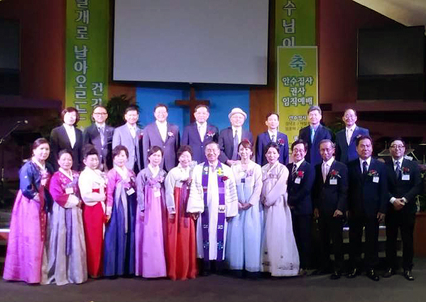 미주 예성 서남지방회가 제2회 정기 지방회를 열었다. 사진 가운데가 오병익 신임회장.