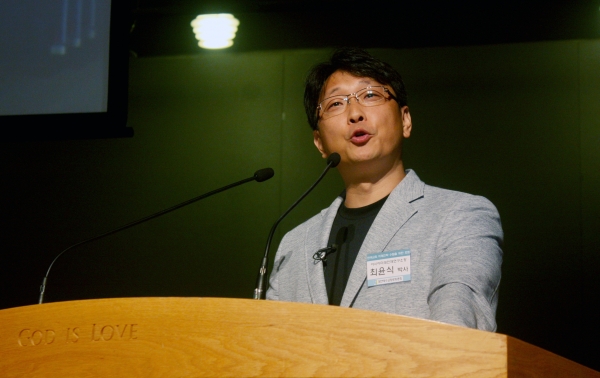 ▲최윤식 박사가 발표하고 있다. ⓒ김진영 기자