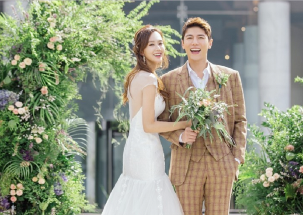 ▲배우 지소연과 송재희의 웨딩화보 촬영. ⓒ엘리시안 제주 공식 블로그