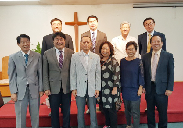 사우스베이 목사회원들이 정기 기도회로 모였다.