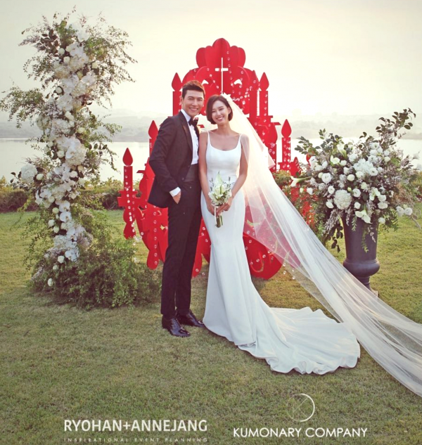 ▲배우 송재희와 지소연. ⓒRYOHAN+ANNEJNG