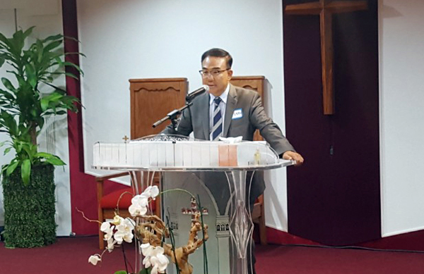 임시총회에서 김영구 회장이 발언하고 있다.