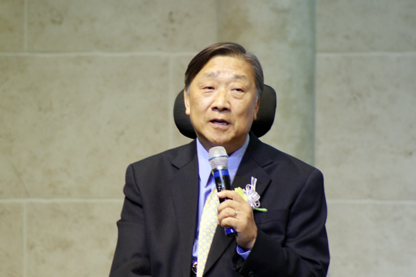 축사하는 이영선 목사(미주복음방송 사장)