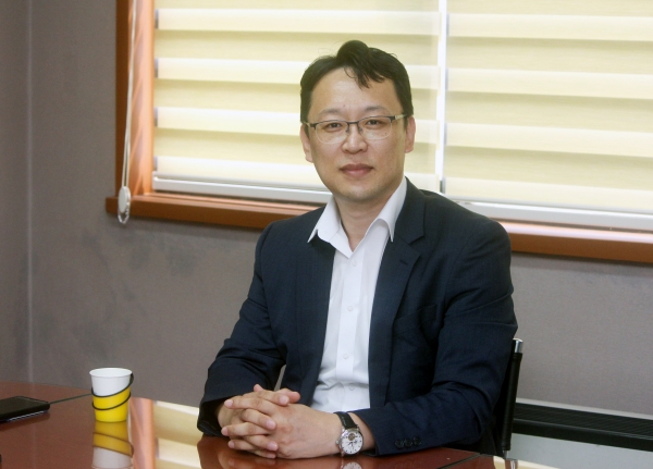 ▲오피스마스터 이영우 대표는 "모든 결정을 하는 가운데 말씀을 보고 기도하면서 하나님의 의견을 존중하고, 하나님의 계획을 우선하여 계획하며, 마음 가운데 항상 그분과 동행하는 것을 기준으로 한다"고 말했다. ⓒ이지희 기자