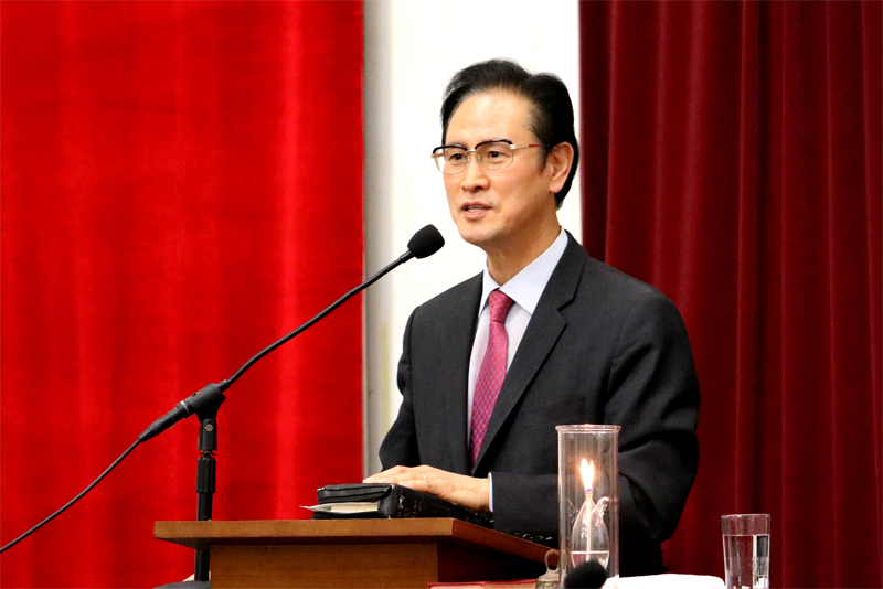 해외한인장로회 연합예배에서 박성규 목사가 말씀을 전하고 있다 ©ONE CHURCH NZ