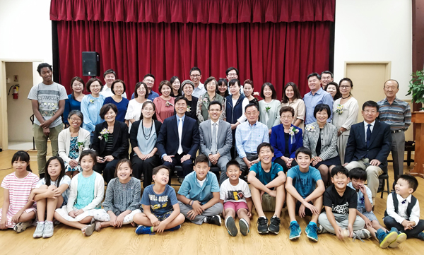 주은혜교회 창립 1주년 기념 감사예배를 마친 후.