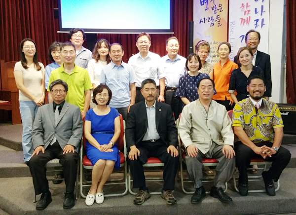 10월 정기 예배를 마치고 사진 촬영