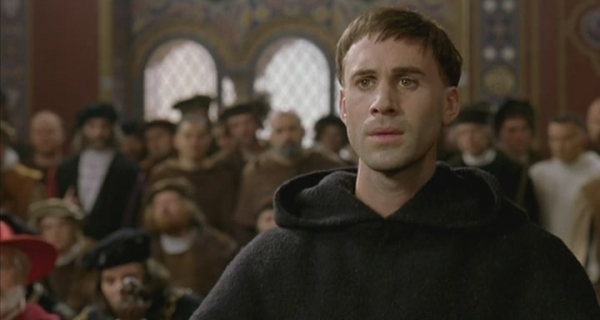 ▲영화 <루터>의 한 장면. 보름스(Worms) 교회회의 중 루터소송사건(Causa Lutheri, 1517).