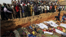 극단주의 무슬림인 풀라니 목자들에게 희생된 이들의 시신을 묻고 있는 나이지리아 교인들. ⓒ미국 크리스천포스트