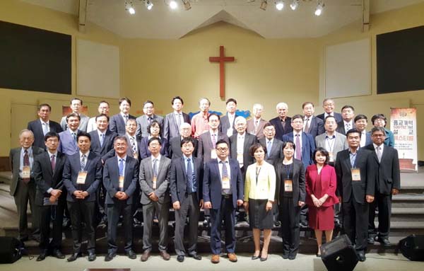 설교 페스티벌에 참가한 신학생들과 행사를 준비한 관계자들이 기념 촬영했다. 